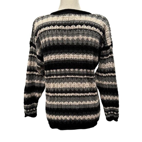 Metropolitan New York 10001 Black White Sweater - Size Medium - Picture 2 of 6